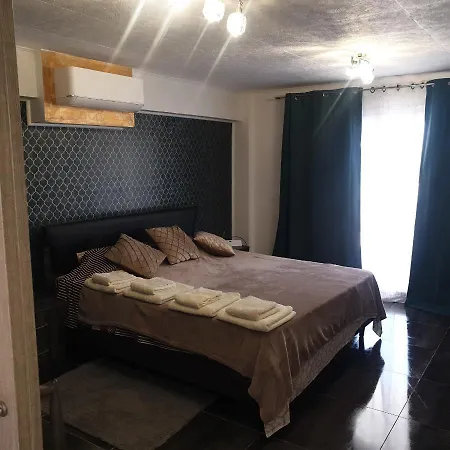 Ahoy Deluxe Apts